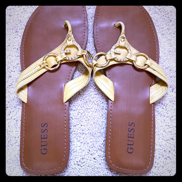 Yellow Guess flip flops - Picture 1 of 3